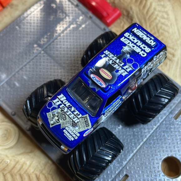 Mini Bounty Hunter - Picture 3 of 3